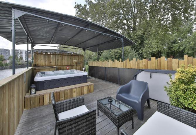 Ferienwohnung La Peniche De Fabrice Avec Jacuzzi Privatif Straßburg Exterior foto
