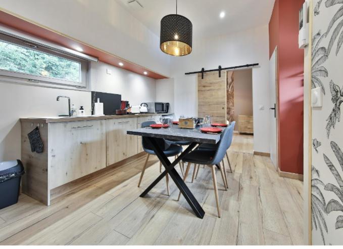 Ferienwohnung La Peniche De Fabrice Avec Jacuzzi Privatif Straßburg Zimmer foto
