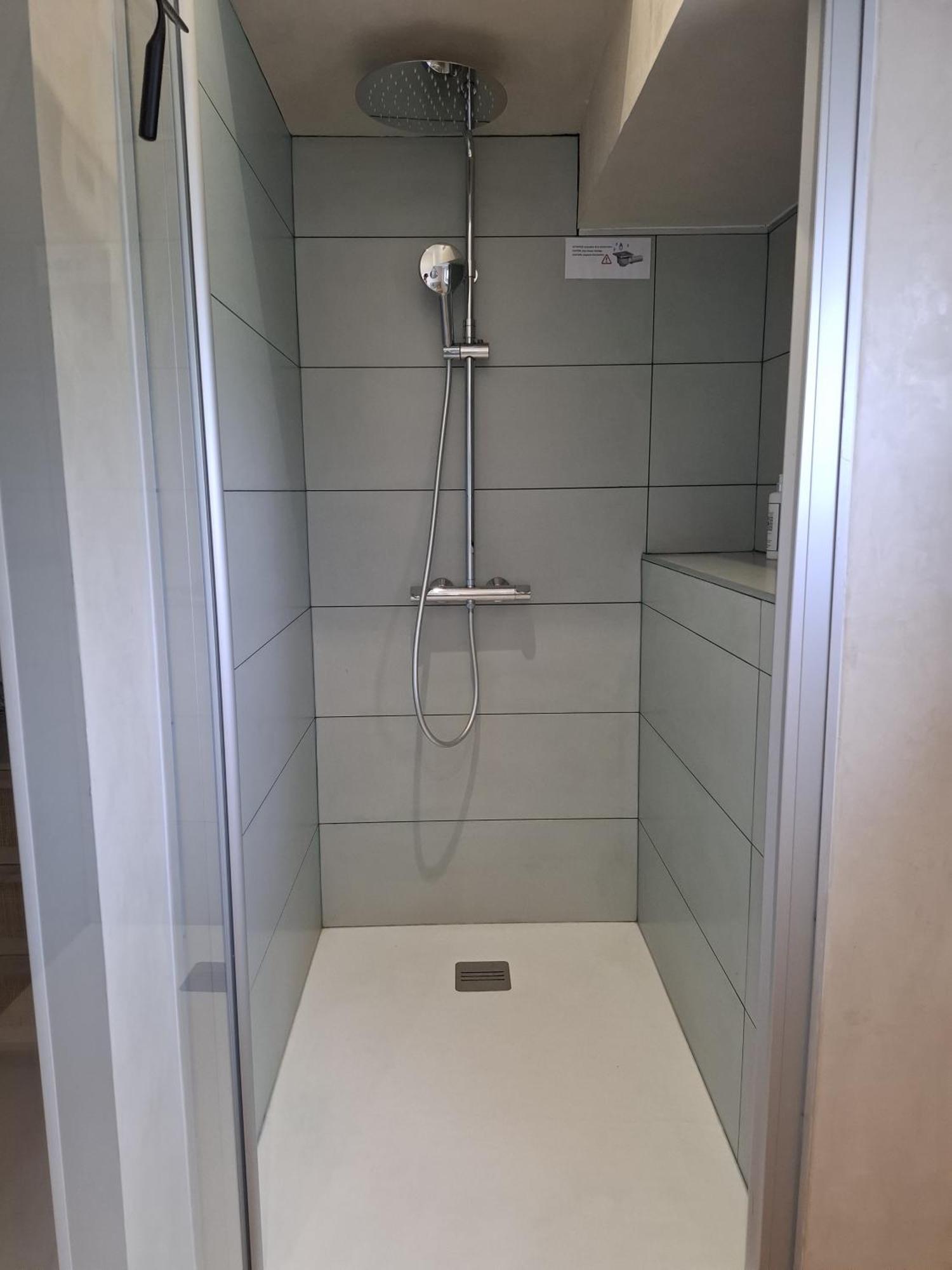Ferienwohnung La Peniche De Fabrice Avec Jacuzzi Privatif Straßburg Zimmer foto